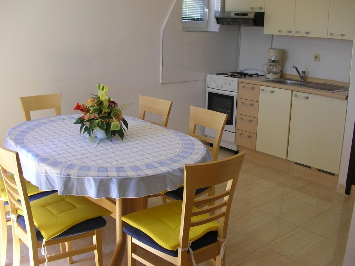 Apartment Venci Bol Exteriör bild